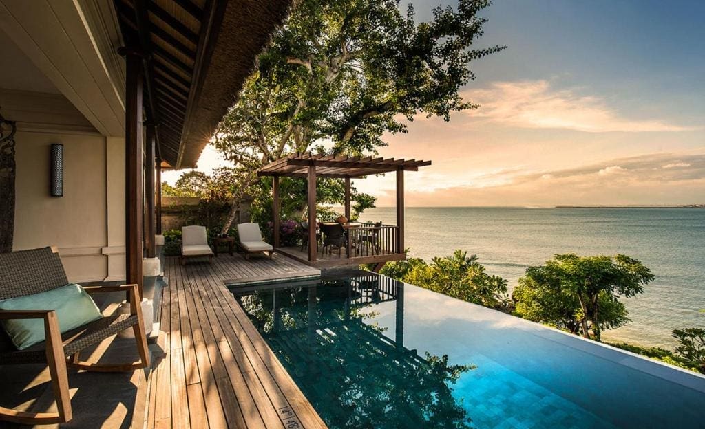 Four Seasons Jimbaran Bay Bali är ett av öns mest populära hotell och med all rätt - det är ett fantastiskt hotell